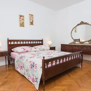 Apartman Dzeki, Split